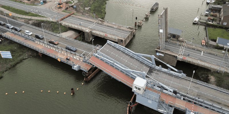 Tijdelijke beweegbare brug Westknollendam