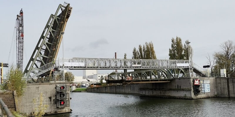 Pont piétonnier temporaire