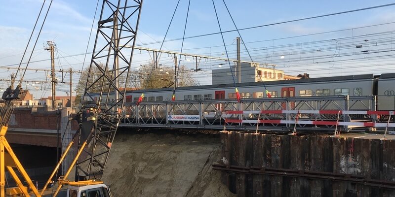 Historie: 2015: Voetgangersbrug t.b.v. toegang MATEXPO